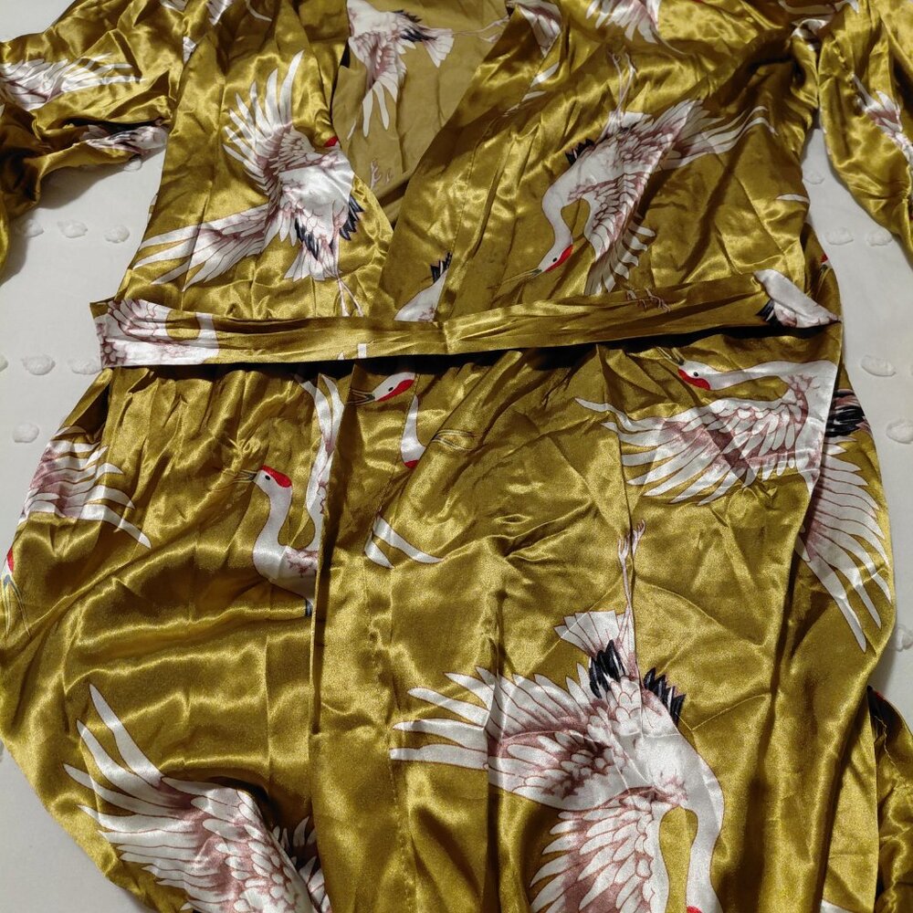 Beautiful Satin Robe! - Picture 4 of 4